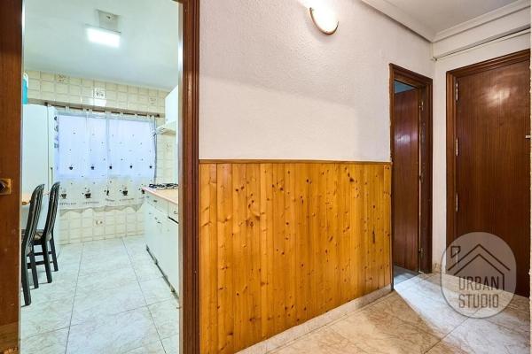 Piso en calle Renato Bardín