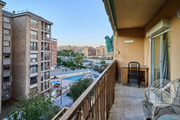 Piso en calle Renato Bardín