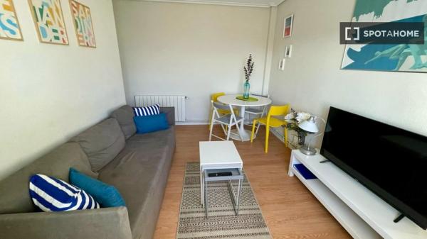 Room in shared apartment, Santander