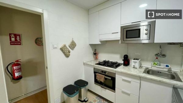 Room in shared apartment, Santander