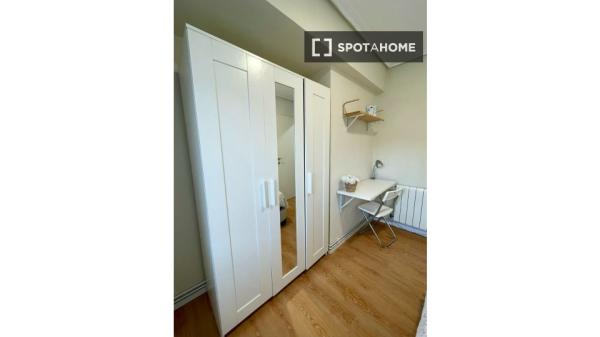 Room in shared apartment, Santander