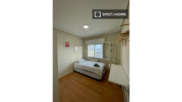 Room in shared apartment, Santander