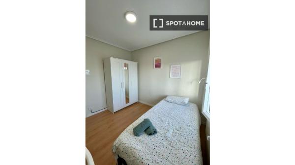 Room in shared apartment, Santander