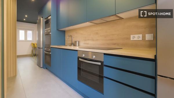 Zimmer in 9-Zimmer-Wohnung in Puerta del Ángel, Madrid