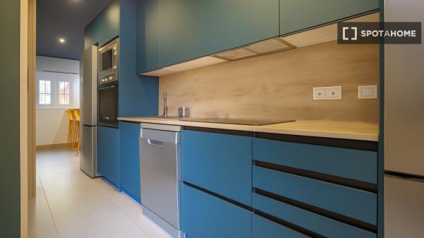 Zimmer in 9-Zimmer-Wohnung in Puerta del Ángel, Madrid