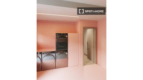 Zimmer in 9-Zimmer-Wohnung in Puerta del Ángel, Madrid