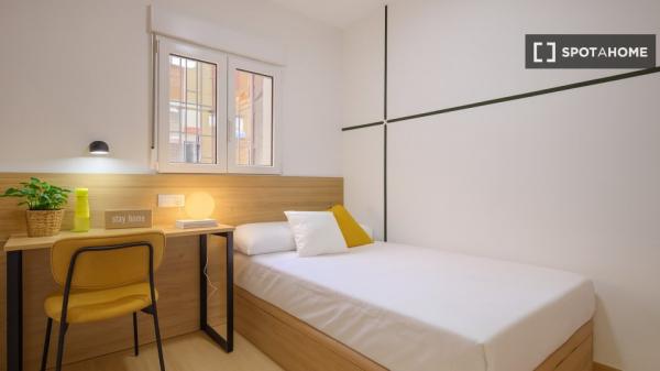 Zimmer in 9-Zimmer-Wohnung in Puerta del Ángel, Madrid