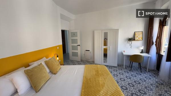 Pokój we wspólnym mieszkaniu w Granadzie
