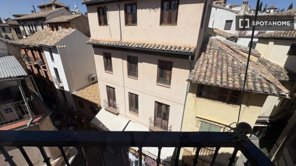 Pokój we wspólnym mieszkaniu w Granadzie