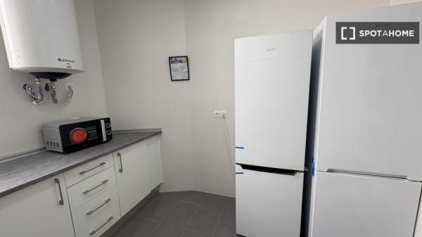 Pokój we wspólnym mieszkaniu w Granadzie