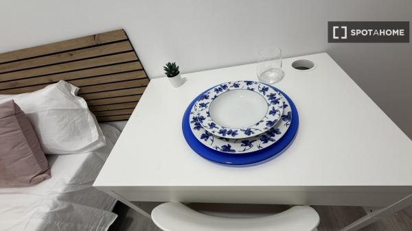 Se alquila habitación en piso compartido de 4 habitaciones en Arapiles