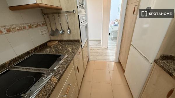 Se alquila habitación en piso compartido de 4 habitaciones en Arapiles