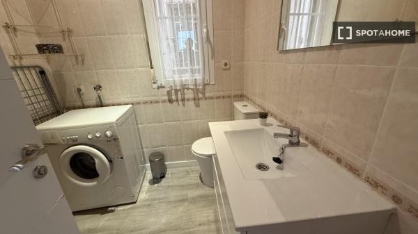 Se alquila habitación en piso compartido de 4 habitaciones en Arapiles