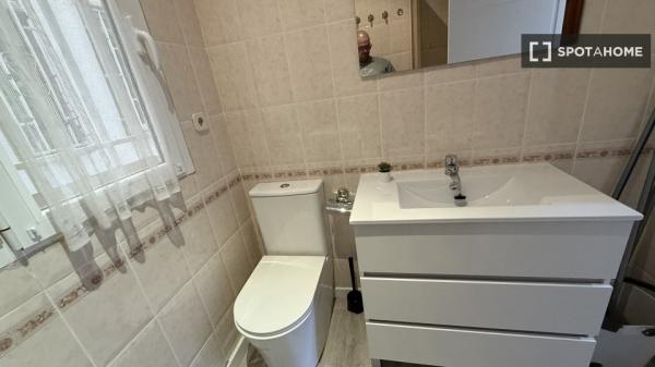 Se alquila habitación en piso compartido de 4 habitaciones en Arapiles