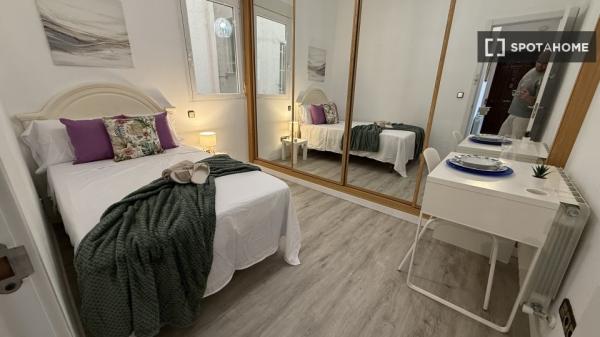 Se alquila habitación en piso compartido de 4 habitaciones en Arapiles