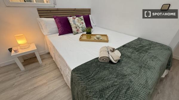 Se alquila habitación en piso compartido de 4 habitaciones en Arapiles