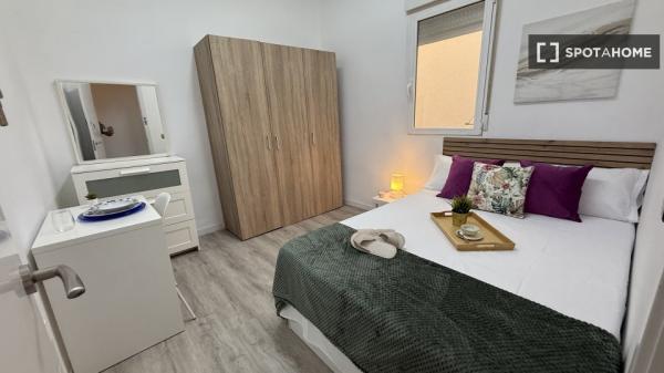 Se alquila habitación en piso compartido de 4 habitaciones en Arapiles