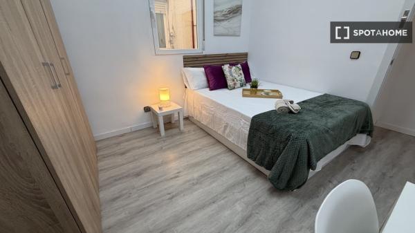 Se alquila habitación en piso compartido de 4 habitaciones en Arapiles