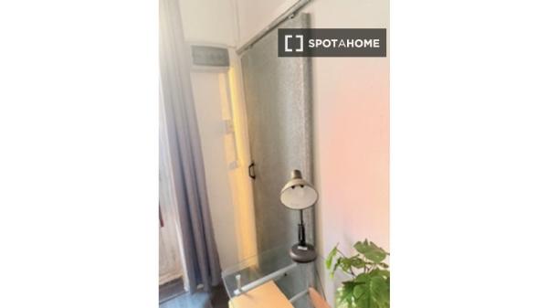 Room in shared flat for rent in Aiora, Valencia