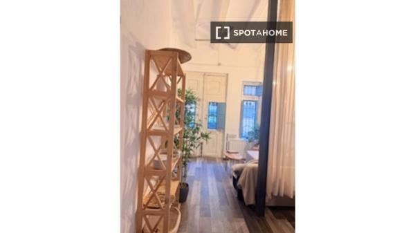 Room in shared flat for rent in Aiora, Valencia