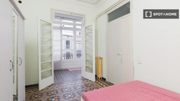 Habitación en piso compartido de 9 habitaciones en La Dreta de l'Eixample