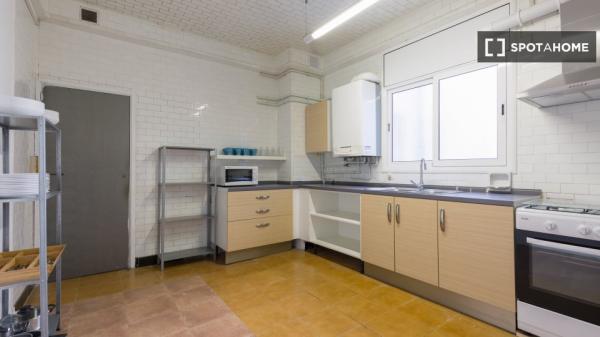Habitación en piso compartido de 9 habitaciones en La Dreta de l'Eixample