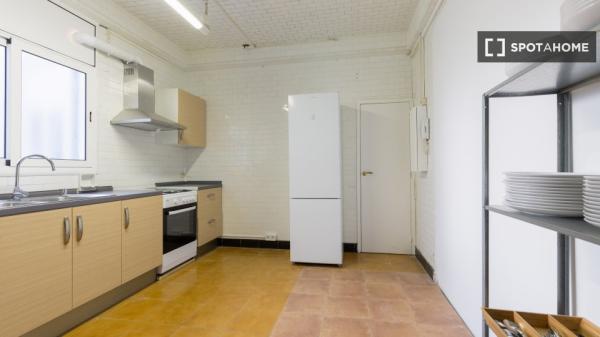 Habitación en piso compartido de 9 habitaciones en La Dreta de l'Eixample