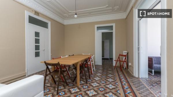 Habitación en piso compartido de 9 habitaciones en La Dreta de l'Eixample