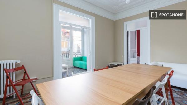 Habitación en piso compartido de 9 habitaciones en La Dreta de l'Eixample