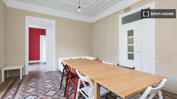 Habitación en piso compartido de 9 habitaciones en La Dreta de l'Eixample