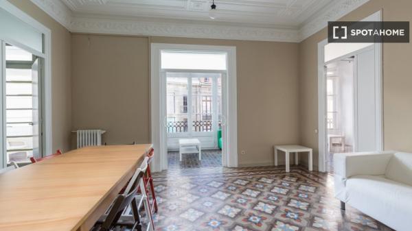 Habitación en piso compartido de 9 habitaciones en La Dreta de l'Eixample