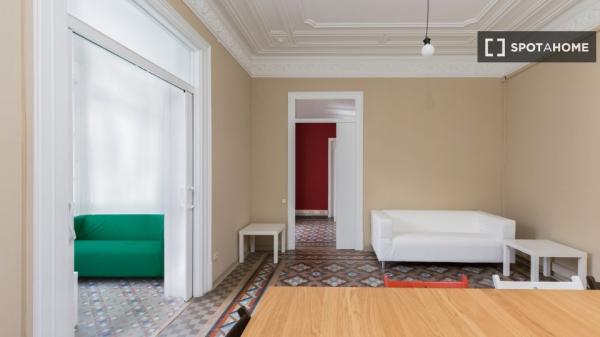 Habitación en piso compartido de 9 habitaciones en La Dreta de l'Eixample
