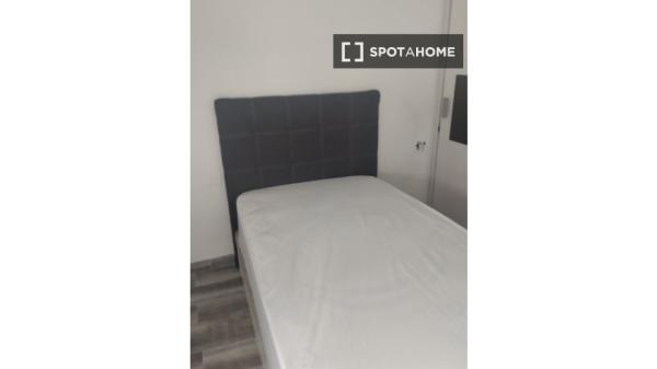 Habitación en piso compartido en Onil