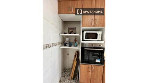 Habitación en piso compartido, 5 camas, Murcia