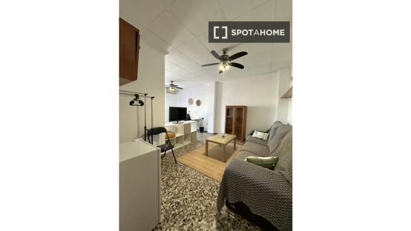 Habitación en piso compartido, 5 camas, Murcia