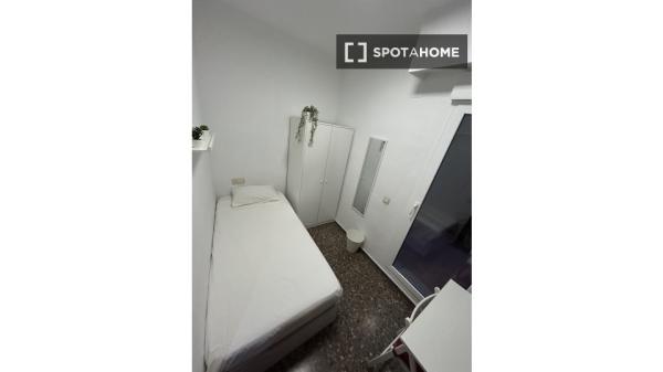 Zimmer in Wohngemeinschaft in València