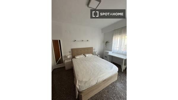 Zimmer in Wohngemeinschaft in València