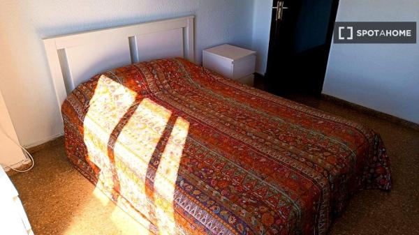 Habitación en piso compartido en Montcada
