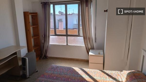 Habitación en piso compartido en Montcada