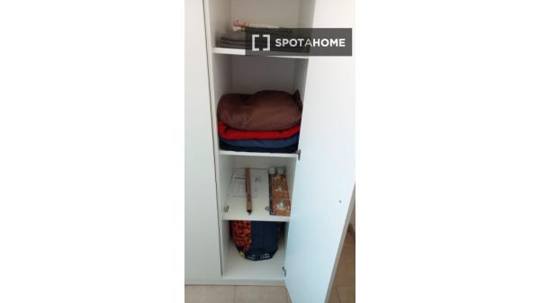 Habitación en piso compartido en Montcada