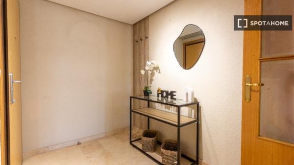 Habitación en piso compartido de 7 habitaciones en alquiler en Alicante