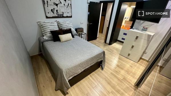 Habitación en piso compartido de 3 habitaciones en alquiler en Sabadell