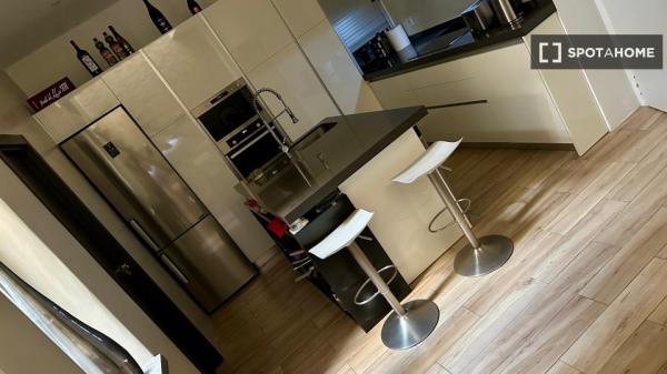 Habitación en piso compartido de 3 habitaciones en alquiler en Sabadell