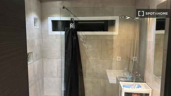 Habitación en piso compartido de 3 habitaciones en alquiler en Sabadell