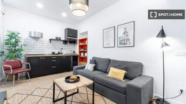 1-pokojowe mieszkanie do wynajęcia w Palacio, Madryt