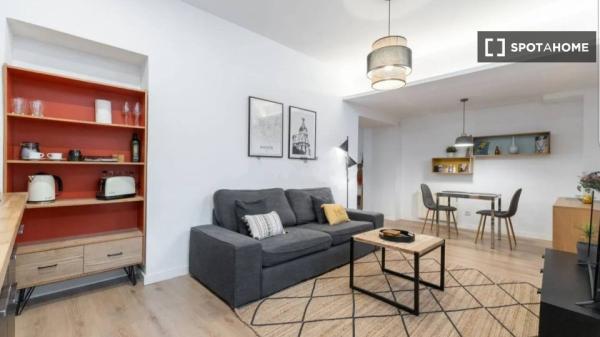 1-pokojowe mieszkanie do wynajęcia w Palacio, Madryt