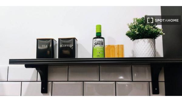 1-pokojowe mieszkanie do wynajęcia w Palacio, Madryt