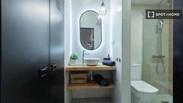 1-pokojowe mieszkanie do wynajęcia w Palacio, Madryt