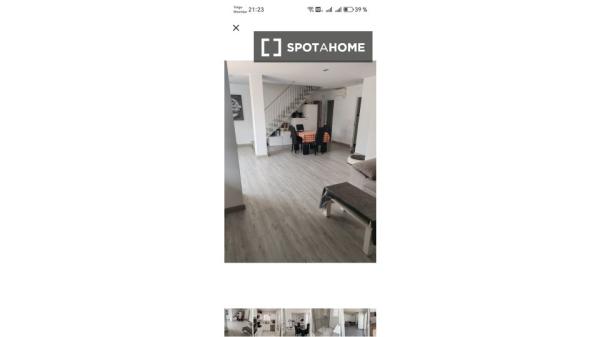 Pokój we wspólnym mieszkaniu w Barcelonie