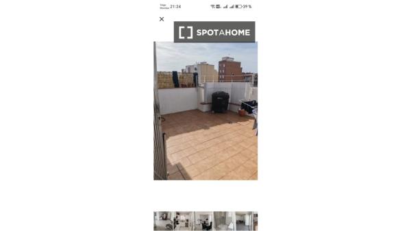 Pokój we wspólnym mieszkaniu w Barcelonie